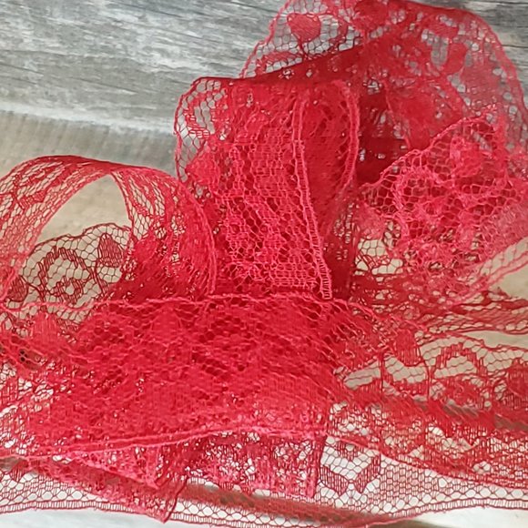 Chantilly Lace Trim - 1" x 5 yards - Red Floral - Picture 1 of 4